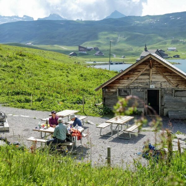 Feuerstelle Berg See Strand by Sportbahnen Melchsee Frutt Cyrill Suter 800x600 1024x768